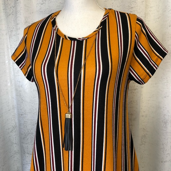 Short Sleeve Midi Dress - Picture 2 of 6